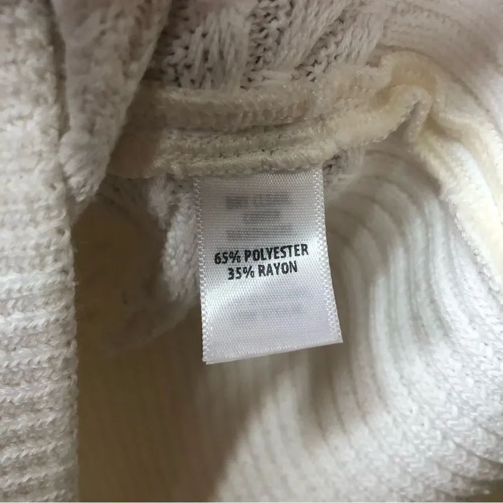 St. John Sweater - Picture 6 of 6